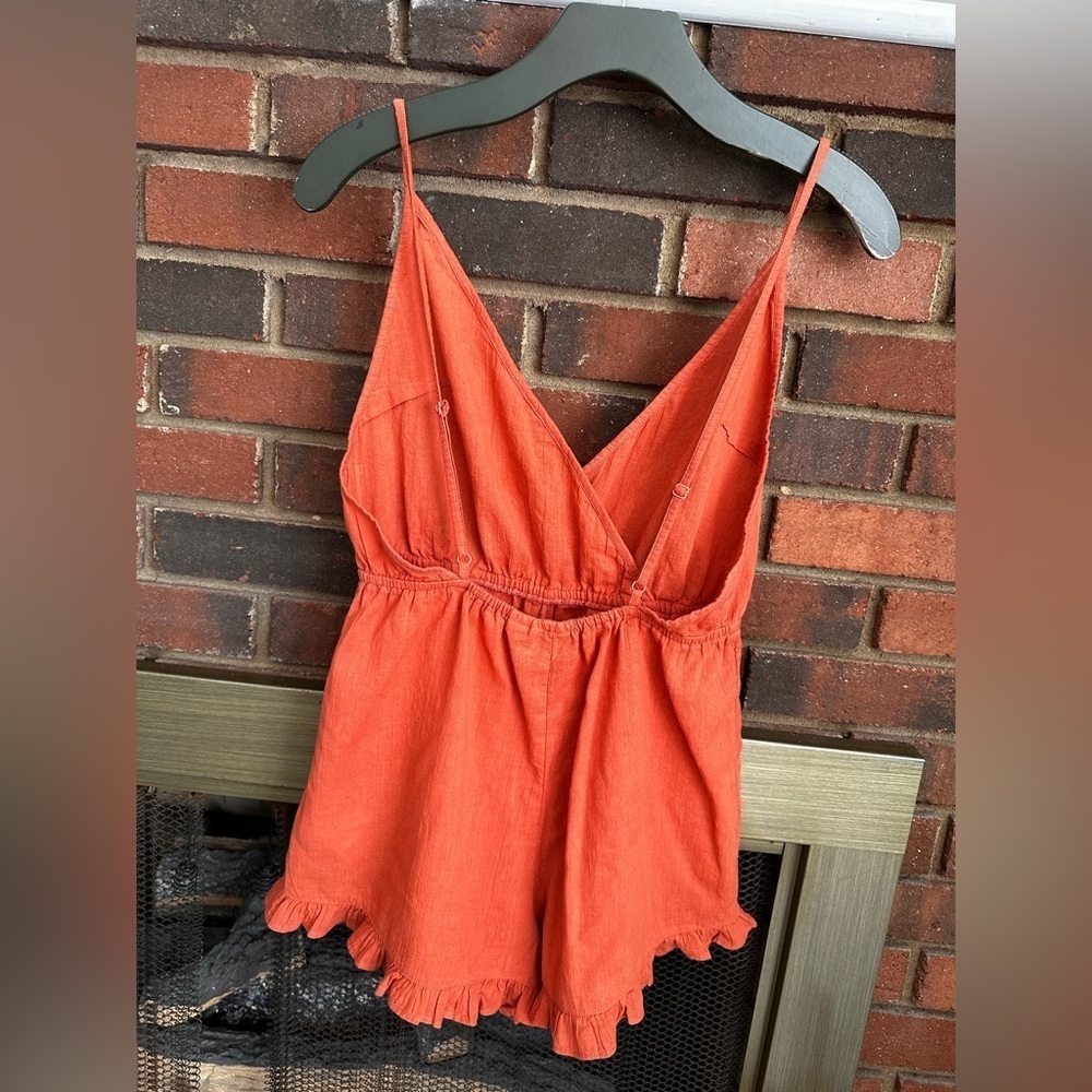 🛍️ Roxy open back lightweight romper shorts.excellent condition.